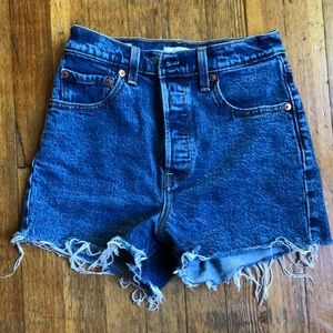 Levi’s Ribcage Shorts 25